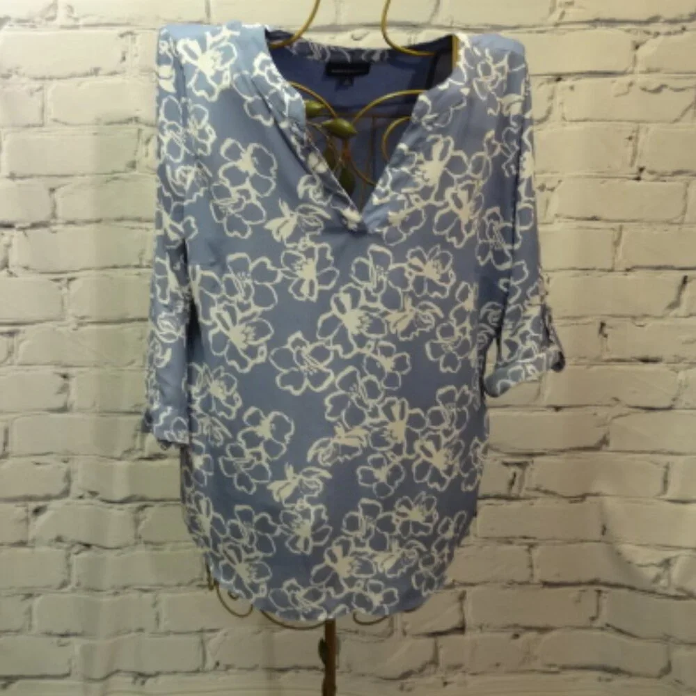 Fortune & Ivy Blue & White Floral Tunic, Like New - Picture 2 of 7